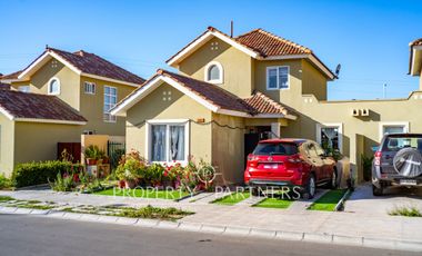 Casa en excelente ubicación, en condominio con seguridad 24/7