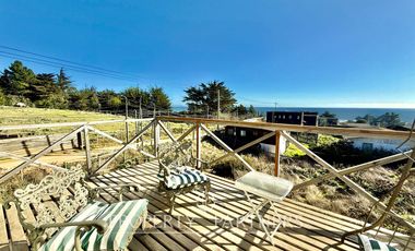 Pichilemu, Casa con vista al mar en Playa Hermosa