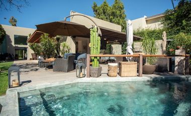 CASA EN VENTA EN FRACCIONAMIENTO LOS JALES EN ZAPOPAN CON ALBERCA Y MUY AMPLIA