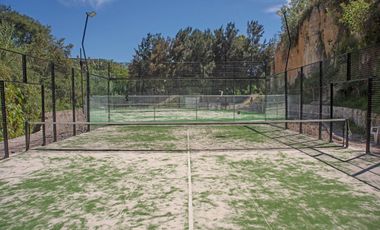 CASA EN VENTA EN FRACCIONAMIENTO LOS JALES EN ZAPOPAN CON ALBERCA Y MUY AMPLIA