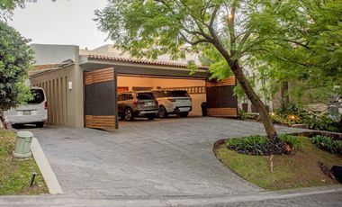 CASA EN VENTA EN FRACCIONAMIENTO LOS JALES EN ZAPOPAN CON ALBERCA Y MUY AMPLIA