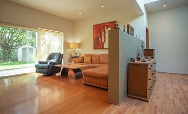 CASA EN VENTA EN FRACCIONAMIENTO LOS JALES EN ZAPOPAN CON ALBERCA Y MUY AMPLIA