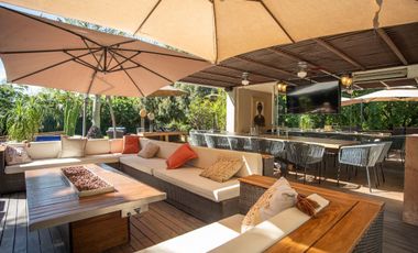 CASA EN VENTA EN FRACCIONAMIENTO LOS JALES EN ZAPOPAN CON ALBERCA Y MUY AMPLIA