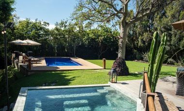 CASA EN VENTA EN FRACCIONAMIENTO LOS JALES EN ZAPOPAN CON ALBERCA Y MUY AMPLIA