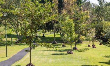 CASA EN VENTA EN FRACCIONAMIENTO LOS JALES EN ZAPOPAN CON ALBERCA Y MUY AMPLIA