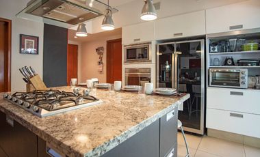 CASA EN VENTA EN FRACCIONAMIENTO LOS JALES EN ZAPOPAN CON ALBERCA Y MUY AMPLIA