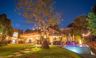 CASA EN VENTA EN FRACCIONAMIENTO LOS JALES EN ZAPOPAN CON ALBERCA Y MUY AMPLIA