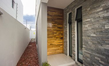 Se renta casa en solares