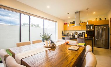 Se renta casa en solares