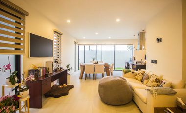 Se renta casa en solares