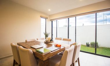 Se renta casa en solares