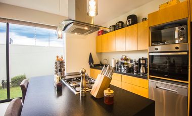 Se renta casa en solares