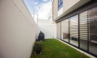 Se renta casa en solares