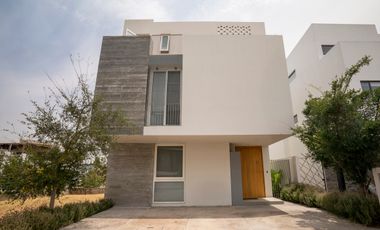 CASA EN RENTA EN BOSQUES VALLARTA