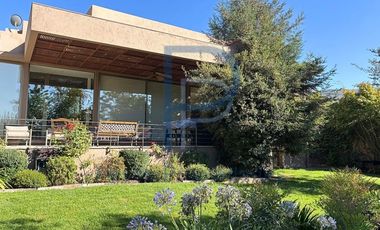 CASA MEDITERRÁNEA EN CONDOMINIO CON SEGURIDAD