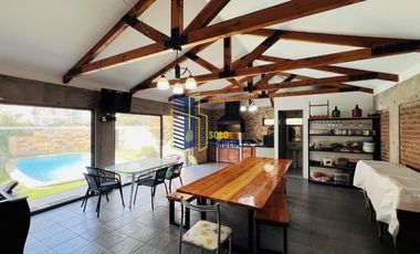 EXCLUSIVA CASA EN CONDOMINIO  5 DORMITORIOS 5 BAÑOS, PISCINA