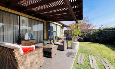 EXCLUSIVA CASA EN CONDOMINIO  5 DORMITORIOS 5 BAÑOS, PISCINA