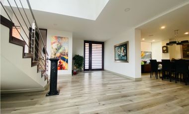 VENDO PRECIOSA CASA 266M2 EN CONJUNTO EXCLUSIVO CAJICA