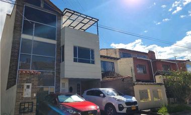 Venta amplia Casa Chia Urbana Oficinas/Vivienda