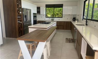 VENTA DE EXCLUSIVA CASA CAMPESTRE VIA A PUEBLO TAPAO QUINDO