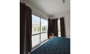 Venta casa 3 dormitorios  cochera doblle y pileta Santa Candida