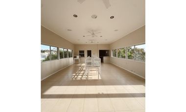 Venta casa 3 dormitorios  cochera doblle y pileta Santa Candida