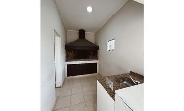 Venta casa 3 dormitorios  cochera doblle y pileta Santa Candida