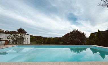 Venta casa 3 dormitorios  cochera doblle y pileta Santa Candida