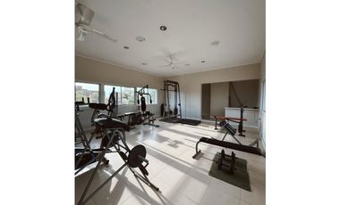 Venta casa 3 dormitorios  cochera doblle y pileta Santa Candida