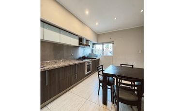 Venta casa 3 dormitorios  cochera doblle y pileta Santa Candida