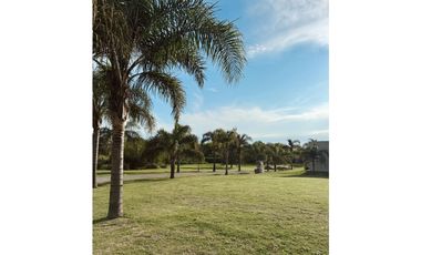 Venta casa 3 dormitorios  cochera doblle y pileta Santa Candida