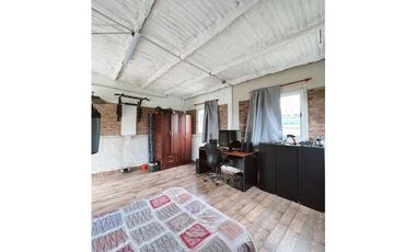 Venta casa 3 dormitorios  cochera doblle y pileta Santa Candida