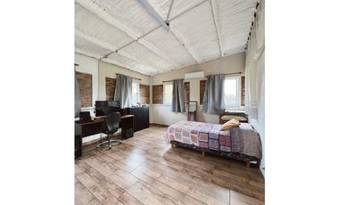 Venta casa 3 dormitorios  cochera doblle y pileta Santa Candida