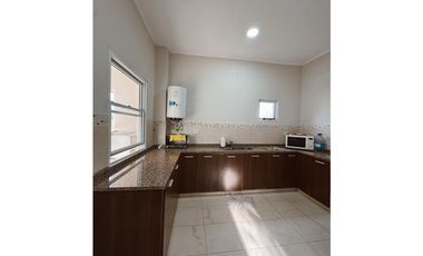 Venta casa 3 dormitorios  cochera doblle y pileta Santa Candida