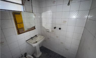 VENTA CASA MULTIFAMILIAR 6 AMBIENTES C GARAGE. PJE GUIRALDES 3000