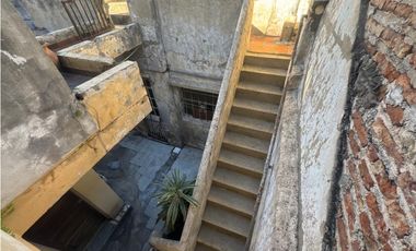 VENTA CASA MULTIFAMILIAR 6 AMBIENTES C GARAGE. PJE GUIRALDES 3000