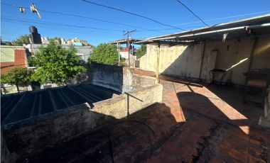 VENTA CASA MULTIFAMILIAR 6 AMBIENTES C GARAGE. PJE GUIRALDES 3000