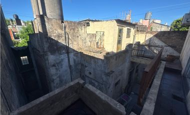 VENTA CASA MULTIFAMILIAR 6 AMBIENTES C GARAGE. PJE GUIRALDES 3000