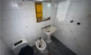 VENTA CASA MULTIFAMILIAR 6 AMBIENTES C GARAGE. PJE GUIRALDES 3000