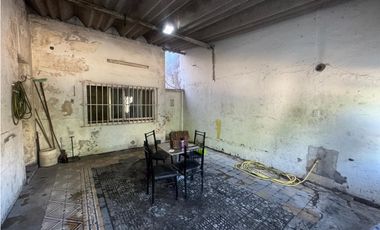 VENTA CASA MULTIFAMILIAR 6 AMBIENTES C GARAGE. PJE GUIRALDES 3000