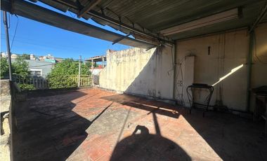 VENTA CASA MULTIFAMILIAR 6 AMBIENTES C GARAGE. PJE GUIRALDES 3000