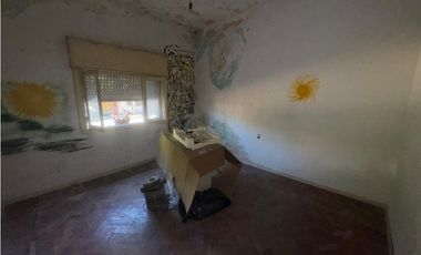 VENTA CASA MULTIFAMILIAR 6 AMBIENTES C GARAGE. PJE GUIRALDES 3000