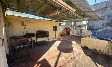 VENTA CASA MULTIFAMILIAR 6 AMBIENTES C GARAGE. PJE GUIRALDES 3000