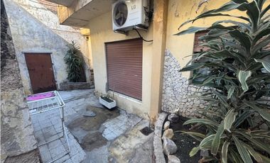 VENTA CASA MULTIFAMILIAR 6 AMBIENTES C GARAGE. PJE GUIRALDES 3000