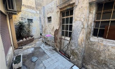 VENTA CASA MULTIFAMILIAR 6 AMBIENTES C GARAGE. PJE GUIRALDES 3000