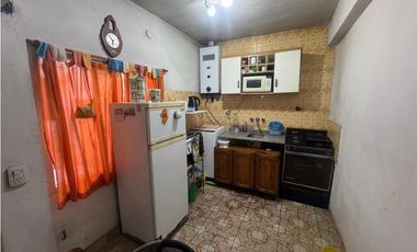 VENTA CASA MULTIFAMILIAR 6 AMBIENTES C GARAGE. PJE GUIRALDES 3000