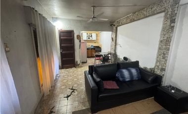 VENTA CASA MULTIFAMILIAR 6 AMBIENTES C GARAGE. PJE GUIRALDES 3000