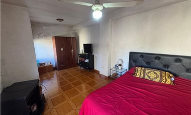 VENTA CASA MULTIFAMILIAR 6 AMBIENTES C GARAGE. PJE GUIRALDES 3000