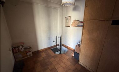 VENTA CASA MULTIFAMILIAR 6 AMBIENTES C GARAGE. PJE GUIRALDES 3000