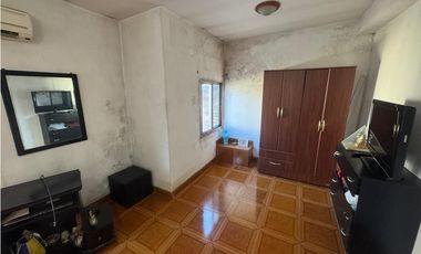 VENTA CASA MULTIFAMILIAR 6 AMBIENTES C GARAGE. PJE GUIRALDES 3000